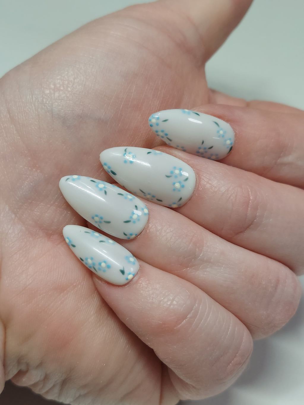 " Petit Floral " Nail Set
