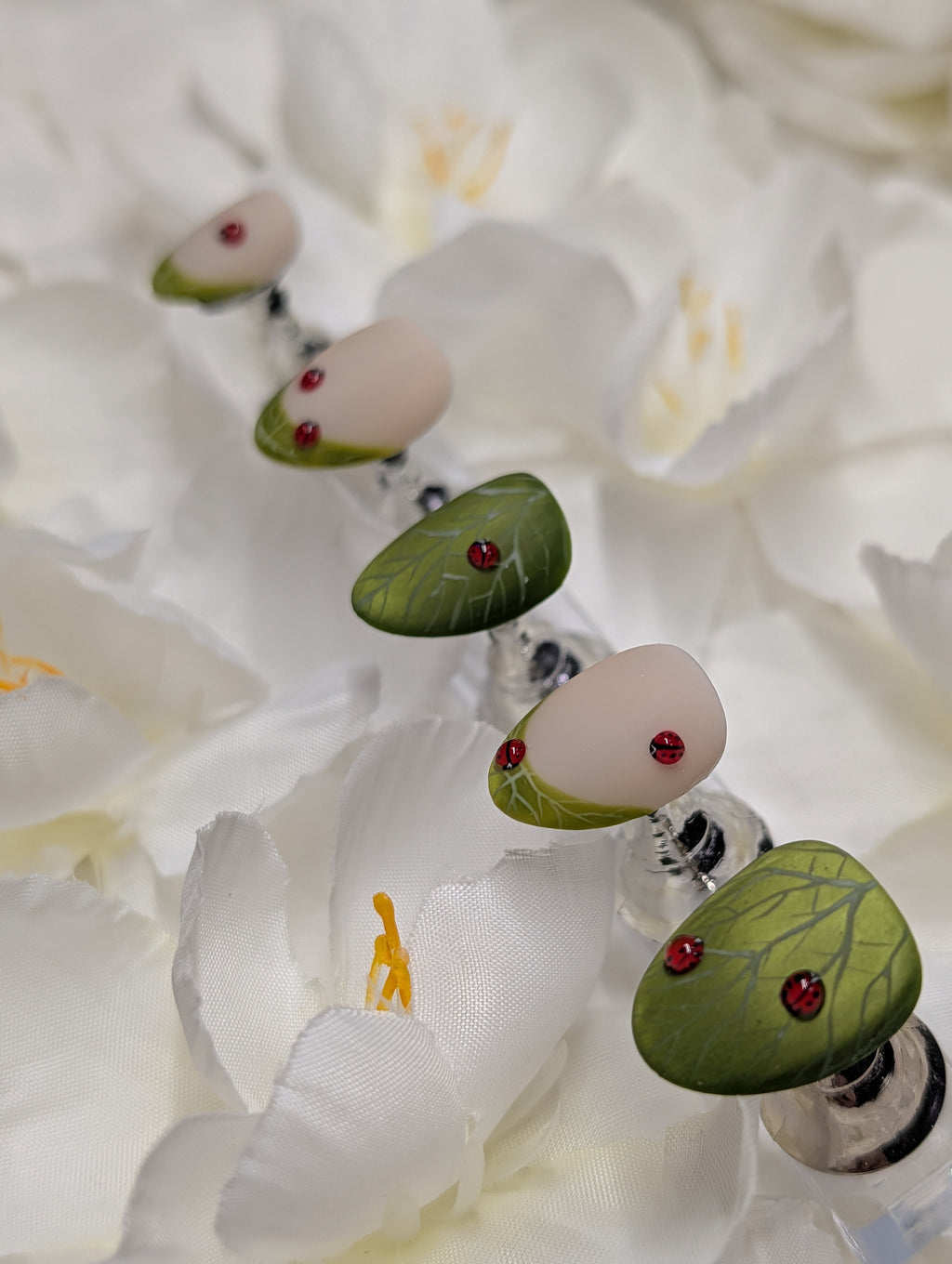 "Ladies On A Leaf" Nail Set