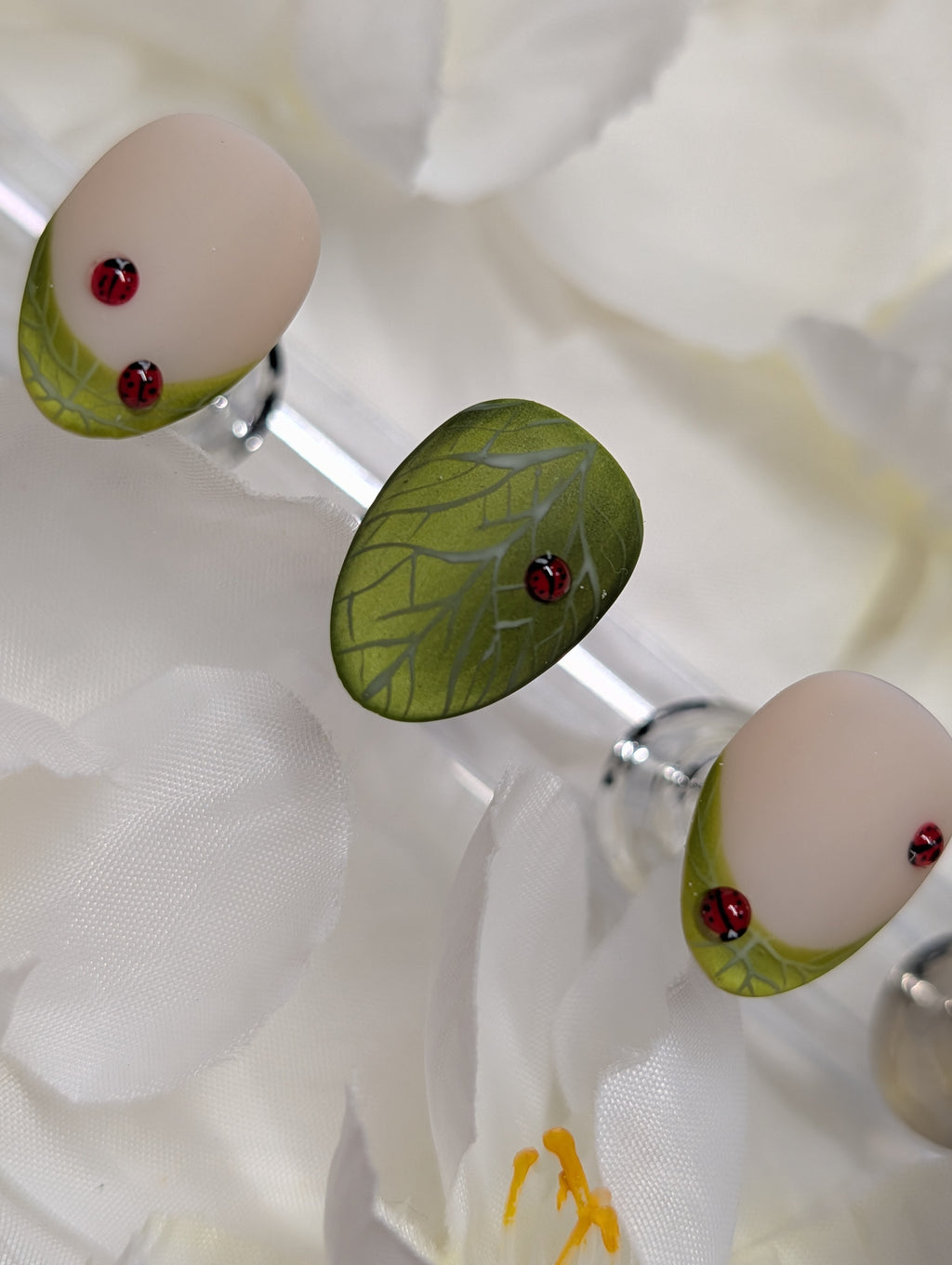 "Ladies On A Leaf" Nail Set
