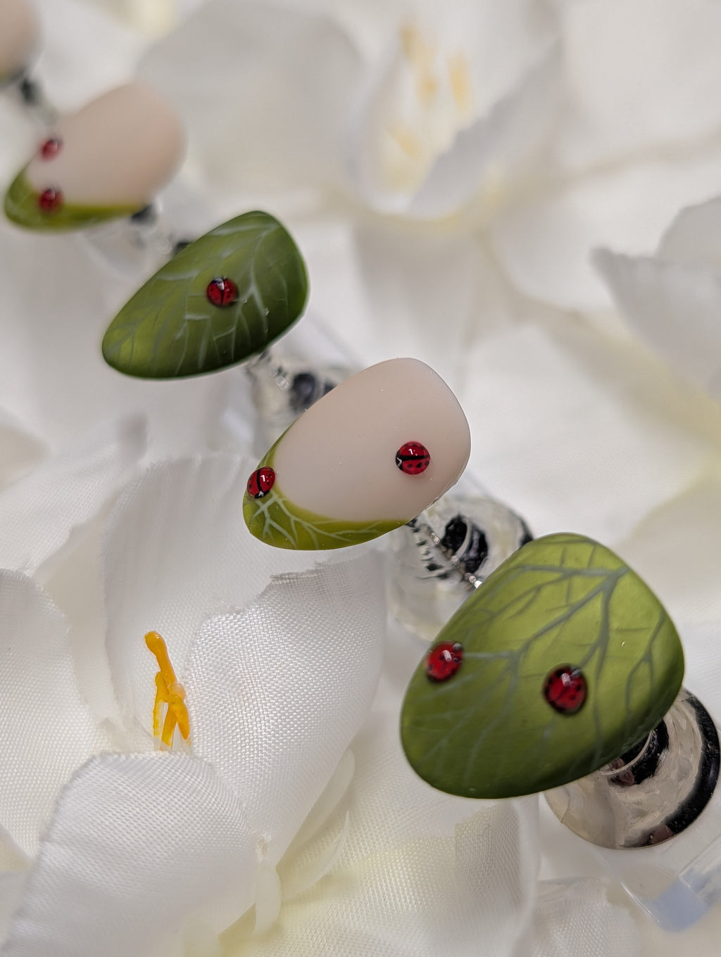 "Ladies On A Leaf" Nail Set